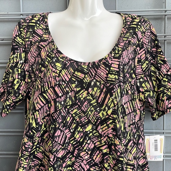 LulaRoe Floral & Geometric Print Perfect T Tunic Top-#10163 - Picture 2 of 11